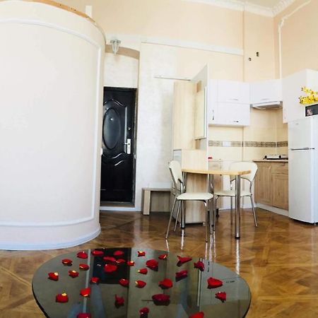 Apartment In The City Center Ιβανό-Φρανκίβσκ Εξωτερικό φωτογραφία
