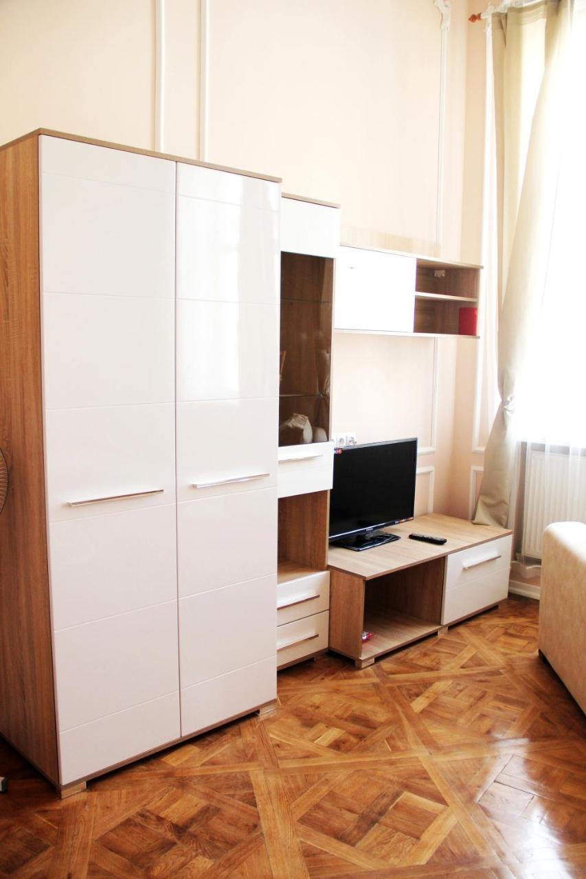Apartment In The City Center Ιβανό-Φρανκίβσκ Εξωτερικό φωτογραφία