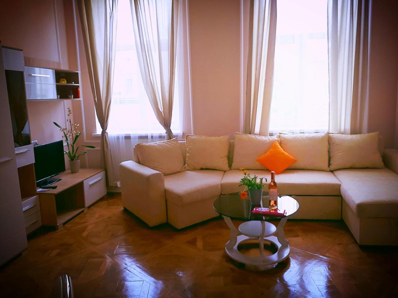 Apartment In The City Center Ιβανό-Φρανκίβσκ Εξωτερικό φωτογραφία